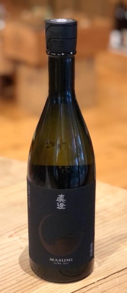 画像2: 真澄 純米吟醸 漆黒 KURO 720ml (2)